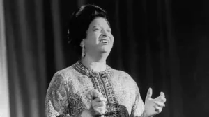 غنّت أم كلثوم لإقبال قصيدة حديث الروح